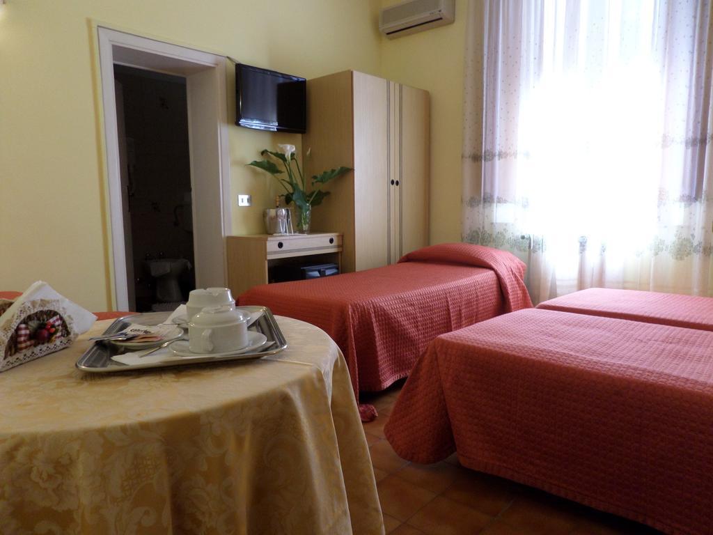 Hotel Delizia Genovese Montecatini Terme Rum bild