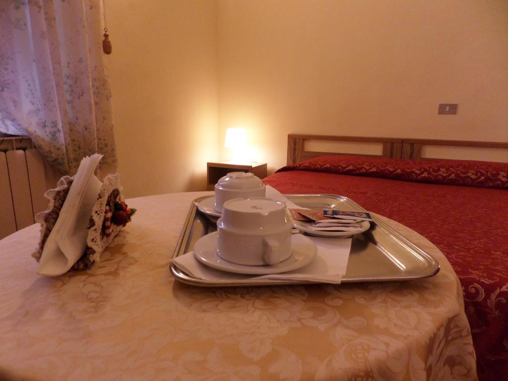 Hotel Delizia Genovese Montecatini Terme Rum bild