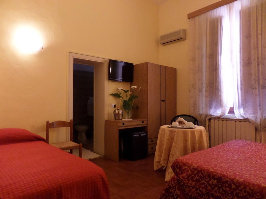 Hotel Delizia Genovese Montecatini Terme Rum bild